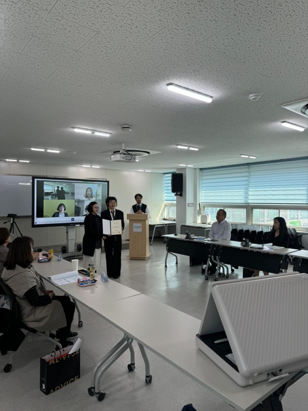 충남사회서비스원, 2025년 고위기청소년 종합 심리진단 프로그램 임상심리사 위촉식 및 간담회 운영 사진2