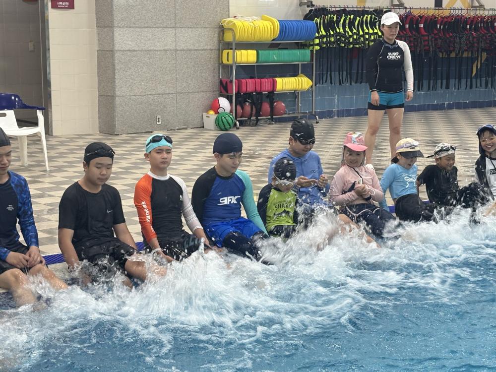 충남사회서비스원, 의무교육 학업중단 청소년 학습지원 강화사업  생존수영 가족캠프 ‘꿈띄움’ 개최 사진1